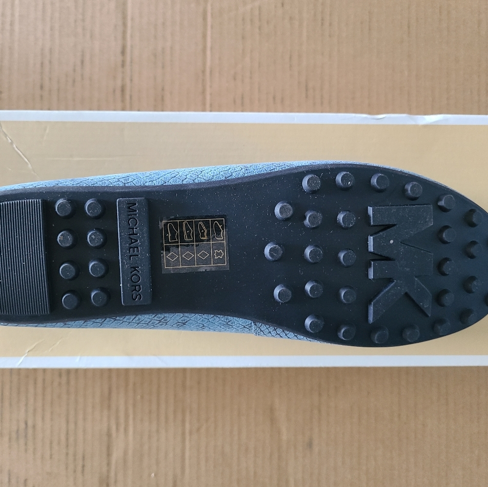 Michael Kors Moccasin - Picture 2 of 3